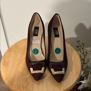 Jones New York Women's Maroon Heels with Gold Accent